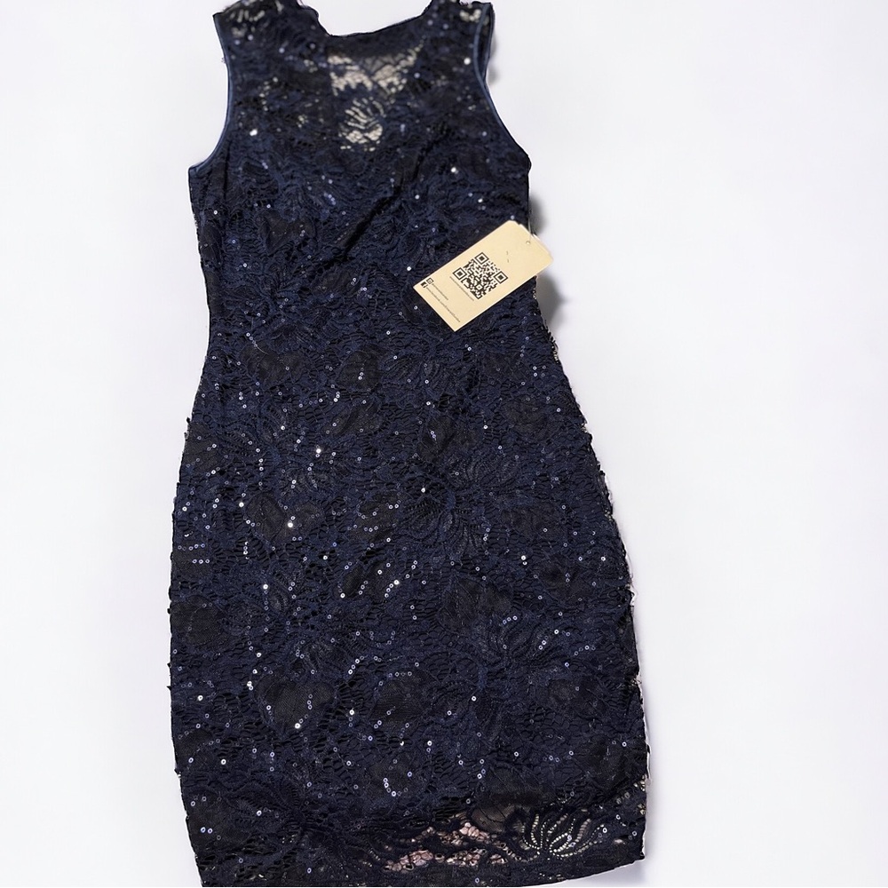 Emerald Sundae navy lace slim party dress. Sz small